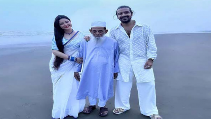  কক্সবাজারে ঈদ করলেন পরীমণি-রাজ