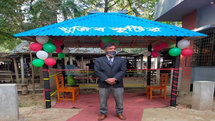 মুজিব কুটির : গাংনী সাব-রেজিস্ট্রারের উপহার