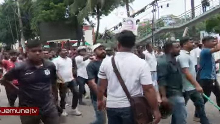 ঢাকায় আওয়ামী লীগ নেতা ও দুই শিক্ষার্থীসহ নিহত ৬