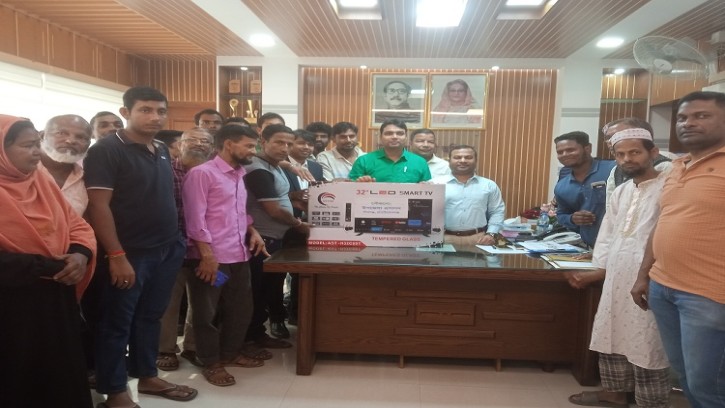 শিবগঞ্জে বধির সমাজকল্যাণ সংস্থায় এলইডি প্রদান