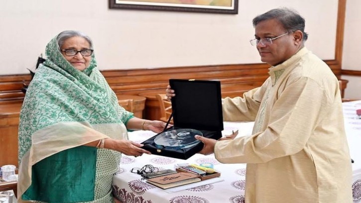 ক্লাইমেট মোবিলিটি লিডার অ্যাওয়ার্ড গ্রহণ প্রধানমন্ত্রীর