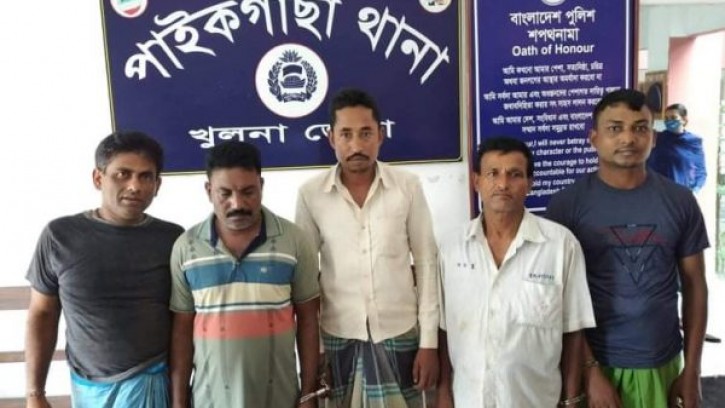 পাইকগাছা পুলিশের অভিযানে ৫ নারী সহ ১০ জন আটক