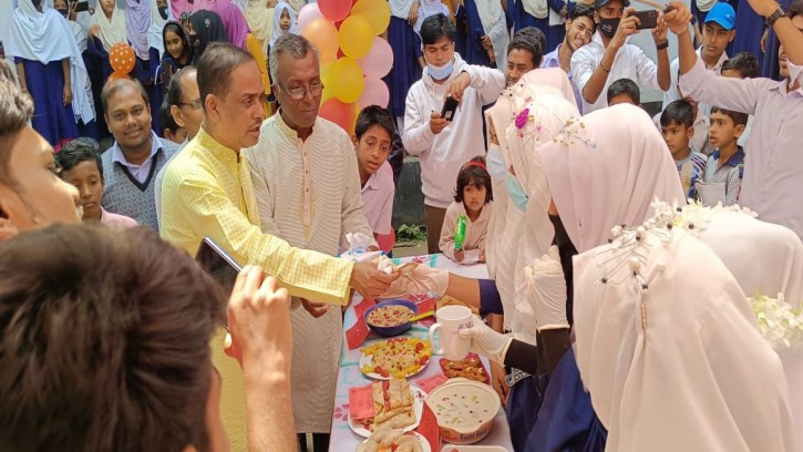 শিবগঞ্জে গ্রাম বাংলার ঐতিহ্য পিঠা উৎসব উদযাপন