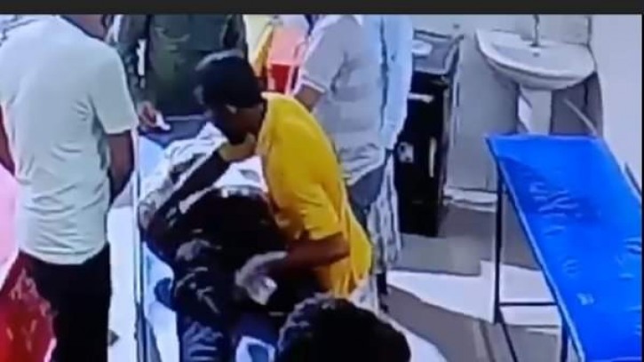 দূর্ঘটনায় আহত ব্যক্তির পকেটের টাকা নিয়ে সটকে পড়ল অটোরিক্সা চালক