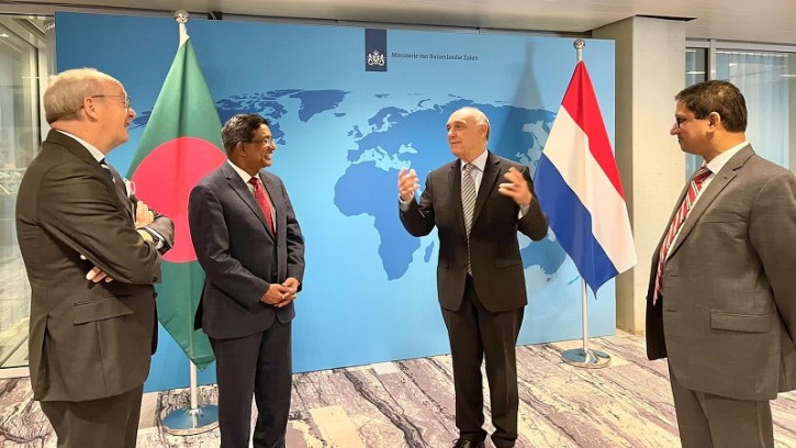 ডাচ ফরেন মিনিস্টারের সাথে কৃষিমন্ত্রীর সাক্ষাৎ 