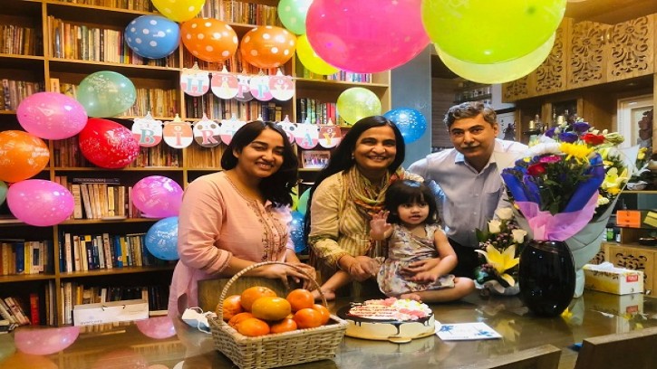 মীরজাদী সেব্রিনা ফ্লোরার জন্মদিনে বন্ধুদের শুভেচ্ছা