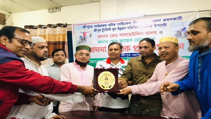 মোটরসাইকেলে ৬৪ জেলা ভ্রমণকারীদের সংবর্ধনা
