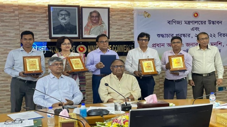 সততার সাথে বাণিজ্য মন্ত্রণালয়ের সেবা নিশ্চিত করতে হবে