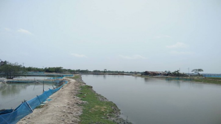 দখলদারদের বাঁধায় পাইকগাছার তালতলা খাল পূণঃ খননে অনিশ্চয়তা