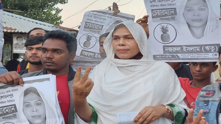 আলোচনায় তৃতীয় লিঙ্গের প্রথম ইউপি চেয়ারম্যান ঋতু