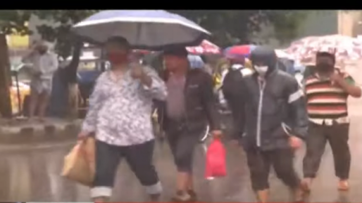 টানা বৃষ্টিতে রাজধানীবাসীর দুর্ভোগ