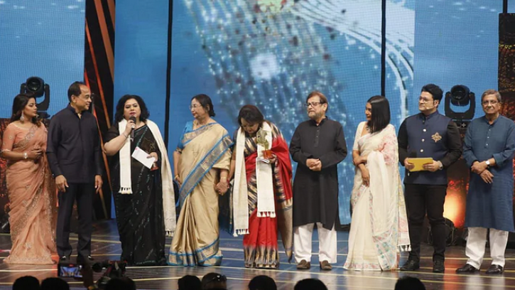 রুনা লায়লা ও সাবিনা ইয়াসমীন পেলেন আজীবন সম্মাননা