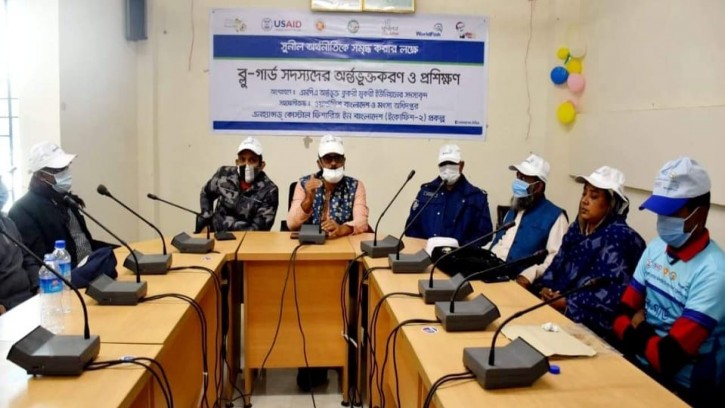 চরফ্যাসনে ব্লু গার্ড সদস্যদের প্রশিক্ষণ ও পরিচ্ছন্নতা অভিযান