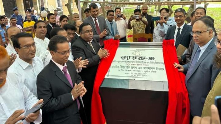  শরীয়তপুরে আদালত চত্বরে  বিশ্রামাগারের ভিত্তি প্রস্তর উদ্বোধন-