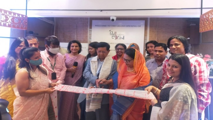 তাঁতীদের ঋণ বিতরণ কার্যক্রম চলমান রেখেছে সরকার: বস্ত্র ও পাট মন্ত্রী