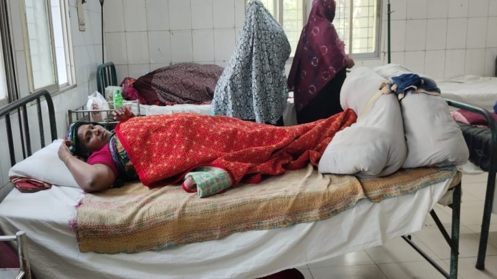 শিবগঞ্জে প্রতিপক্ষের হামলায় বৃদ্ধা আহত