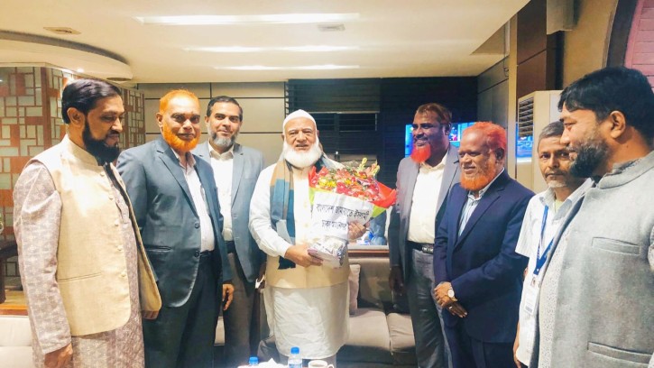  যুক্তরাজ্য সফর শেষে দেশে ফিরেছেন জামায়াতের আমির