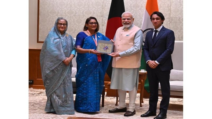 নরেন্দ্র মোদিকে সায়মা ওয়াজেদের স্যুভেনির উপহার  