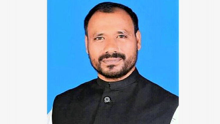  বিজয়ের অনুষ্ঠানে শিক্ষা কর্মকর্তাকে চড় মারলেন মেয়র