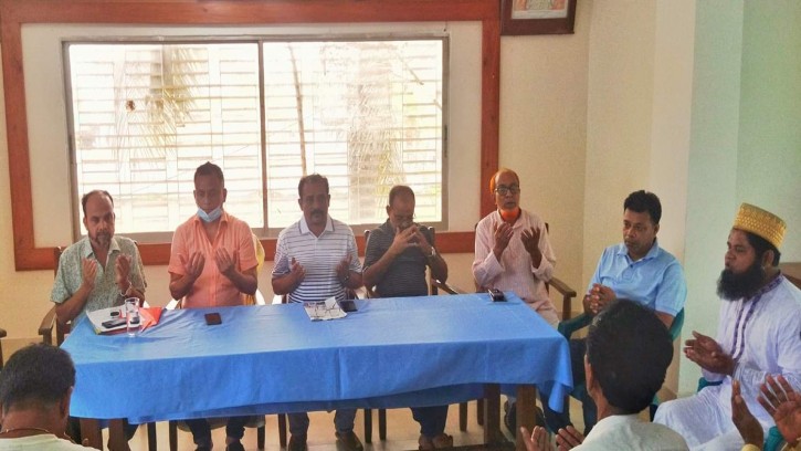 সীতাকুন্ডে অগ্নিকান্ডের ঘটনায় পিরোজপুর পৌর আওয়ামীলীগের দোয়া 