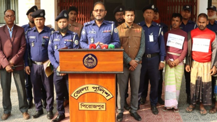 পিরোজপুরে ডাকাত দলের তিন সদস্যসহ পলাতক আসামী গ্রেফতার