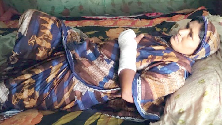 শিবগঞ্জে জমির সীমানা বিরোধে হামলায় মা-ছেলেসহ আহত ৫