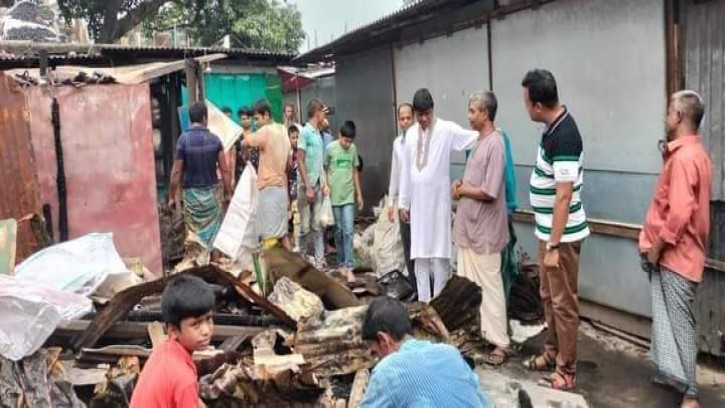 গোবিন্দগঞ্জে অগ্নিকাণ্ডে ৪০ লাখ টাকার মালামাল পুড়ে ছাই