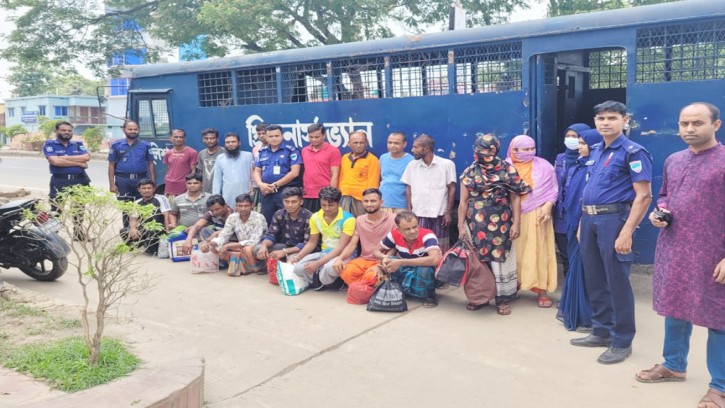 বেনাপোলে পুলিশের বিশেষ অভিযানে ১৮ জন গ্রেফতার