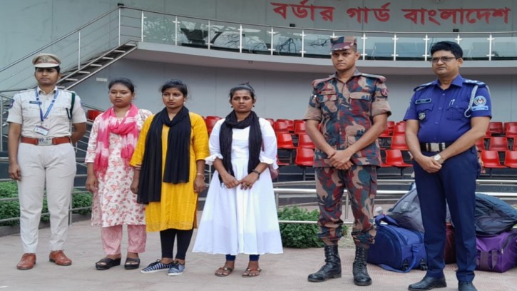 ভারতে দেড় বছর কারাভোগের পর বেনাপোল দিয়ে দেশে ফিরল তিন নারী