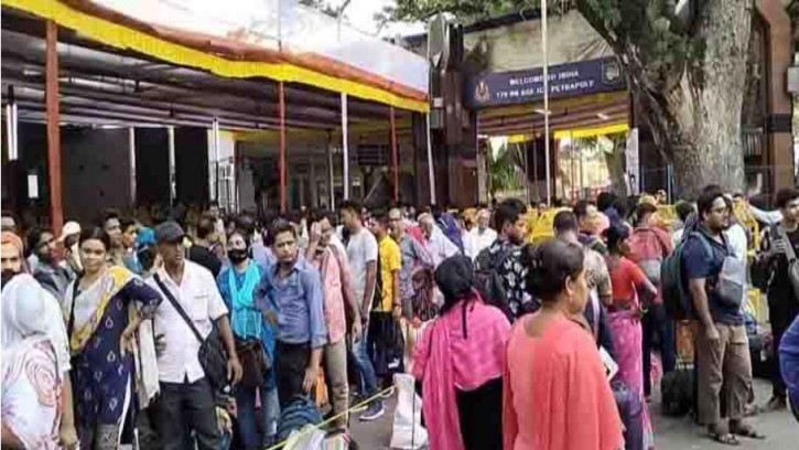 ৪ দিনে বেনাপোল বন্দর দিয়ে দেশে ফিরেছে ১৮ হাজার ৮২০ জন যাত্রী 