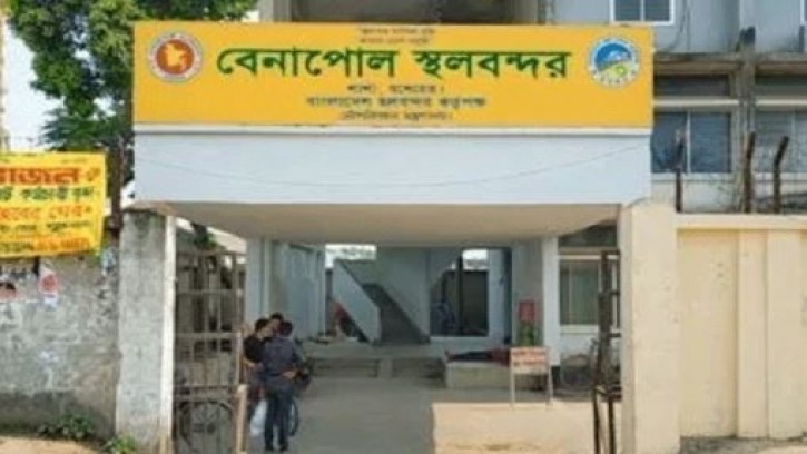 বেনাপোল বন্দরে সিএন্ডএফ এজেন্ট স্টাফ এসোসিয়েশনের কর্মবিরতি