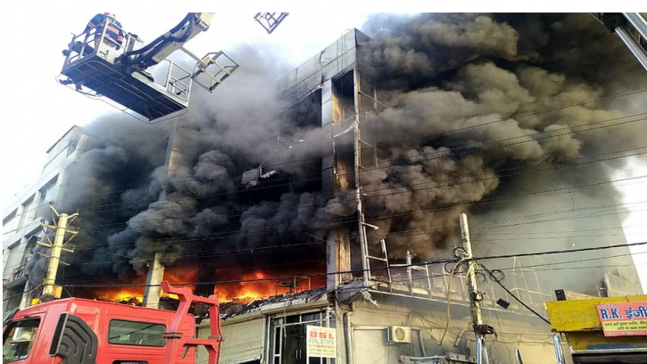 দিল্লিতে ভবনে ভয়াবহ আগুন, নিহত অন্তত ২৭