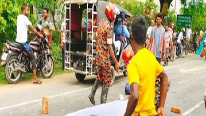  রাজশাহীতে সড়ক দুর্ঘটনায় মা-মেয়েসহ নিহত ৩