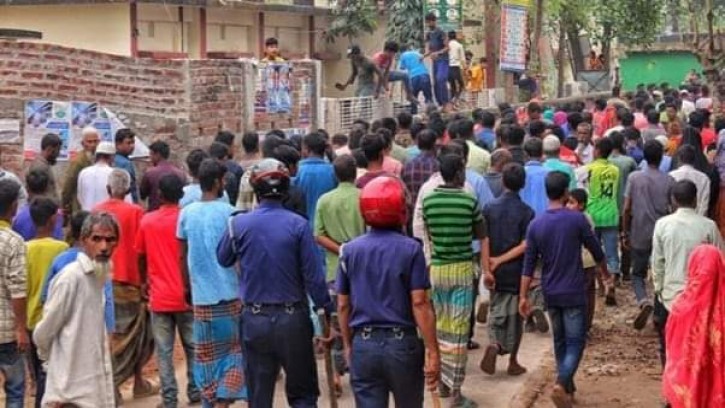 ফুলছড়িতে জমি নিয়ে সংঘর্ষে কৃষকের মৃত্যু, লাশ নিয়ে গ্রামবাসীর থানা ঘেরাও