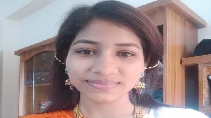 আমতলীর ভাইরাল তরুণী লামিয়া এখন আলোচিত নাম!