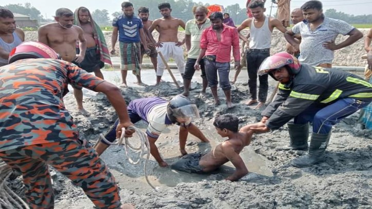গোবিন্দগঞ্জে চোরাবালিতে ডুবে যাওয়া কিশোর এক ঘন্টা পর জীবিত উদ্ধার