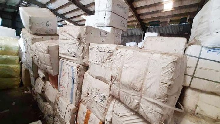 দুই মাস ধরে বেনাপোল বন্দরের গুদামে পড়ে রয়েছে ৯৩ হাজার কেজি ইমিটেশন জুয়েলারি 