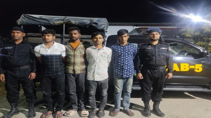 চাঁপাইনবাবগঞ্জে কিশোর গ্যাং গ্রুপ মূলহোতা সহ আটক-৪