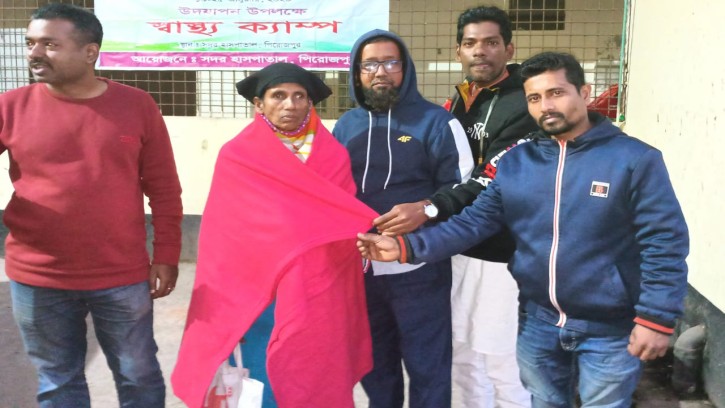 পিরোজপুরে সাপোর্ট মানব কল্যাণ সংস্থার শীতবস্ত্র বিতরণ