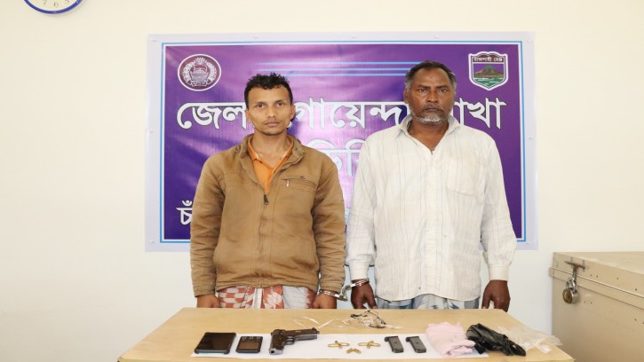 শিবগঞ্জে বিদেশি পিস্তল, ম্যাগজিন, গুলিসহ আটক দুই 