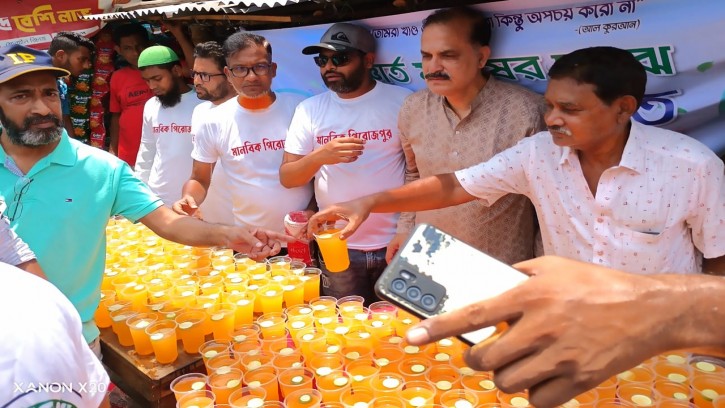 মানবিক পিরোজপুরের পানি শরবত ও রিক্সা বিতরণ