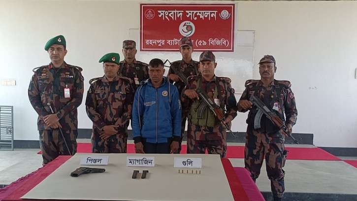 শিবগঞ্জ সীমান্তে বিদেশি অস্ত্র-গুলিসহ আটক ১