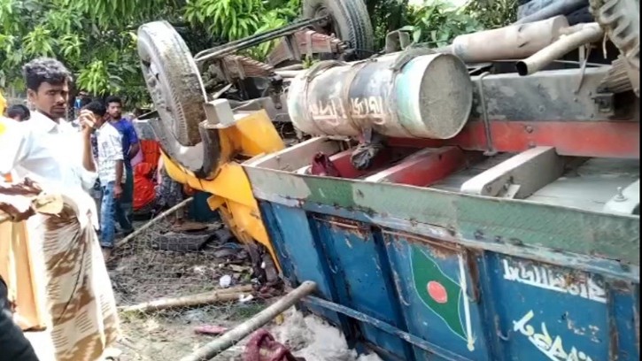 শিবগঞ্জে  ট্রাক চাপায় নারীর মৃত্যু