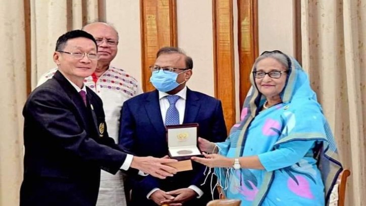 পল্লী উন্নয়ন পদক পেলেন প্রধানমন্ত্রী শেখ হাসিনা