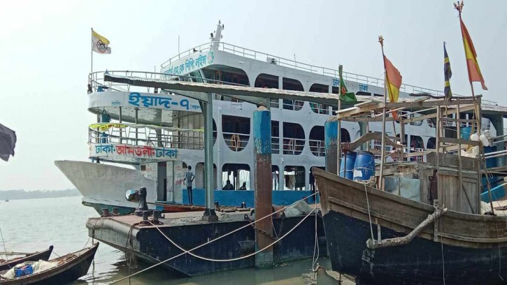 প্রায় এক বছর পর আমতলীতে লঞ্চ, যাত্রী পদচারণায় সরগরম লঞ্চঘাট