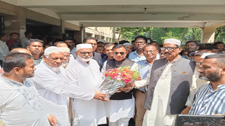 টানা তৃতীয়বার মেয়র হিসেবে শপথ নিলেন জননেতা মতিয়ার রহমানের 