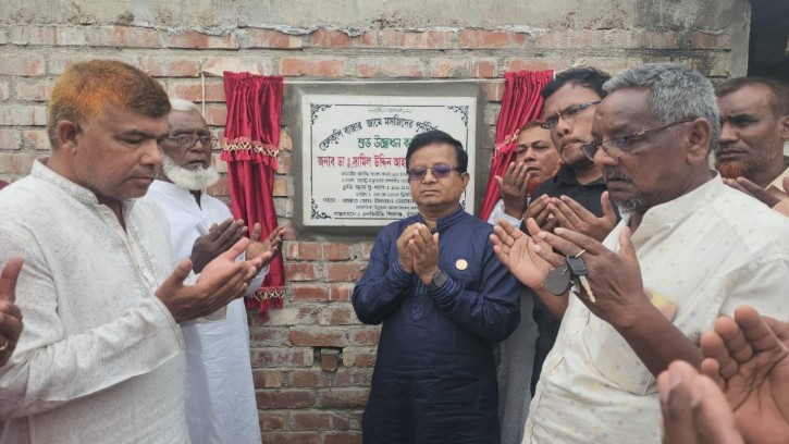 শিবগঞ্জে জামে মসজিদের  পুনঃনির্মাণের কাজ উদ্বোধন