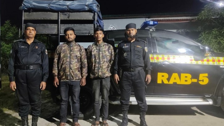 শিবগঞ্জে ফেন্সিডিল ও ২টি মোটরসাইকেলসহ ২ যুবক আটক