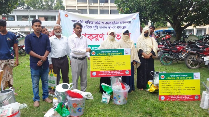 শিবগঞ্জে কৃষক-কৃষাণীদের মাঝে কৃষি উপকরণ বিতরণ