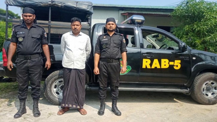  শিবগঞ্জে  বিপুল পরিমাণ চোলাই মদ সহ র‌্যাবের হাতে আটক ১